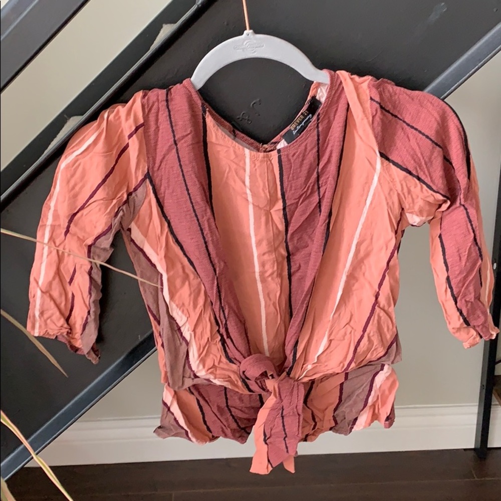 🌸4 for $25 - Open back blouse